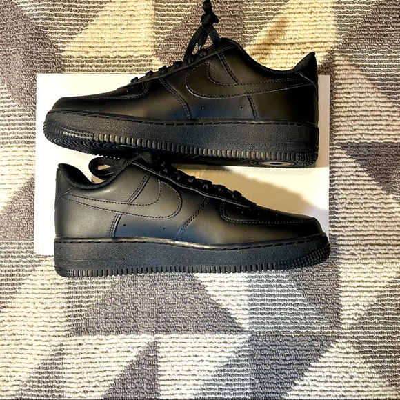 Nike Air Force 1 Low - Picture 1 of 5